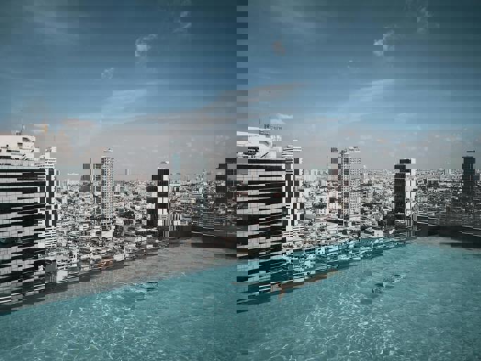 Pre-Dawn RCMP Aerial Assault Targets Luxury Penthouse in Daring Yorkville Operation